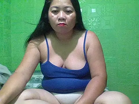 Snapshot of hottestmommm12345 chatting on 09-24-25, 08:45 hottestmommm12345 online show from 09-24-25, 08:45