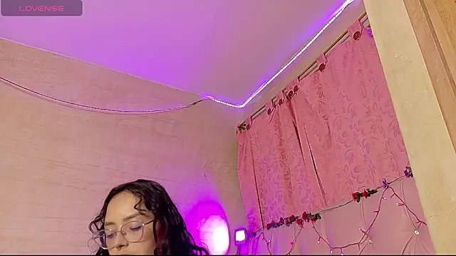 Snapshot of manumeow1 chatting on 05-22-26, 12:18 manumeow1 online show from 05-22-26, 12:18