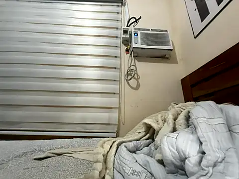 Snapshot of Sluttgwen69 chatting on 11-22-25, 02:27 Sluttgwen69 online show from 11-22-25, 02:27