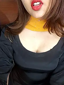 Snapshot of Hot_malika19 chatting on 11-29-25, 05:05 Hot malika19 online show from 11-29-25, 05:05