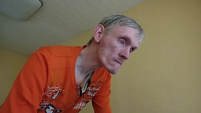 Snapshot of k74robert chatting on 02-03-26, 10:31 k74robert online show from 02-03-26, 10:31