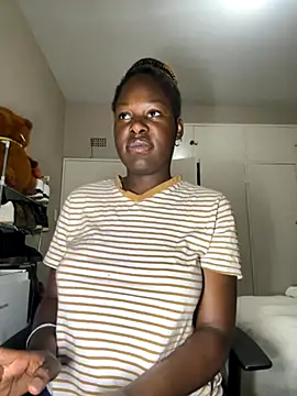 DarkBerryDiamond255 online show from 10-20-25, 07:36