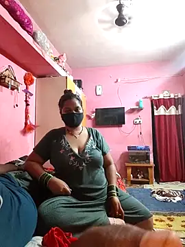 Snapshot of biggbobbsgirl chatting on 05-10-26, 06:35 biggbobbsgirl online show from 05-10-26, 06:35