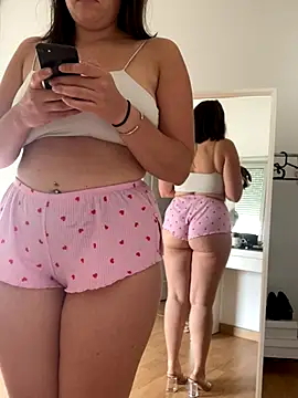 Snapshot of chloedlm5 chatting on 09-24-25, 10:07 chloedlm5 online show from 09-24-25, 10:07