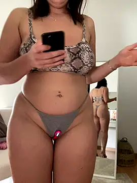 Snapshot of chloedlm5 chatting on 10-12-25, 10:47 chloedlm5 online show from 10-12-25, 10:47