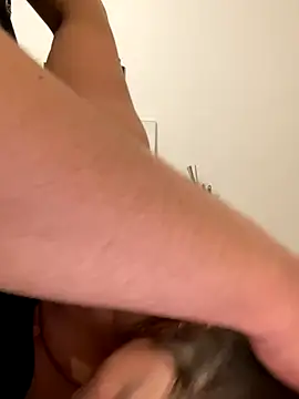 Snapshot of chloedlm5 chatting on 10-14-25, 08:31 chloedlm5 online show from 10-14-25, 08:31