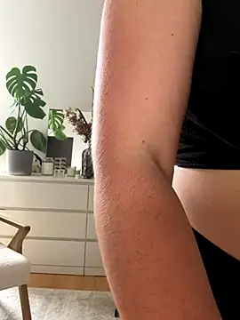 Snapshot of chloedlm5 chatting on 10-15-25, 08:47 chloedlm5 online show from 10-15-25, 08:47