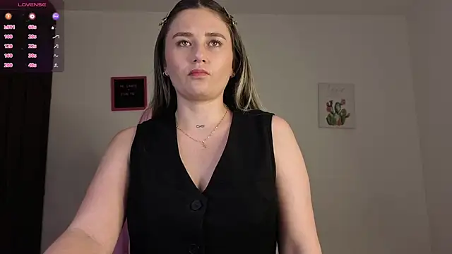 Snapshot of Veronika__Winslow_ chatting on 12-14-25, 03:12 Veronika Winslow online show from 12-14-25, 03:12