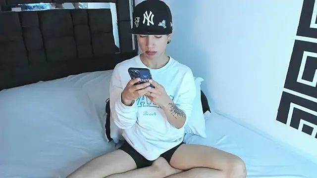 Snapshot of Thiago_Divine_ chatting on 09-25-25, 03:38 Thiago Divine  online show from 09-25-25, 03:38