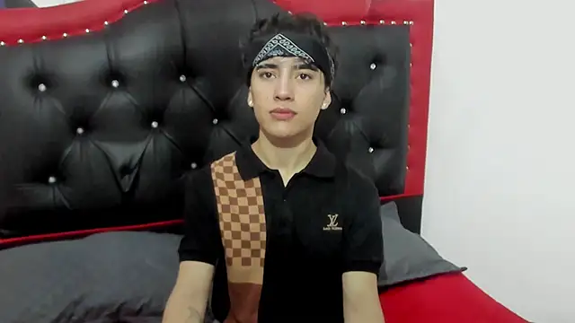 Snapshot of Thiago_Divine_ chatting on 10-20-25, 08:53 Thiago Divine  online show from 10-20-25, 08:53