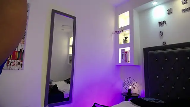 Snapshot of MelissaRhodes chatting on 11-03-25, 08:43 MelissaRhodes online show from 11-03-25, 08:43