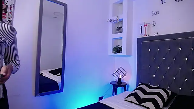 Snapshot of MelissaRhodes chatting on 12-02-25, 08:59 MelissaRhodes online show from 12-02-25, 08:59