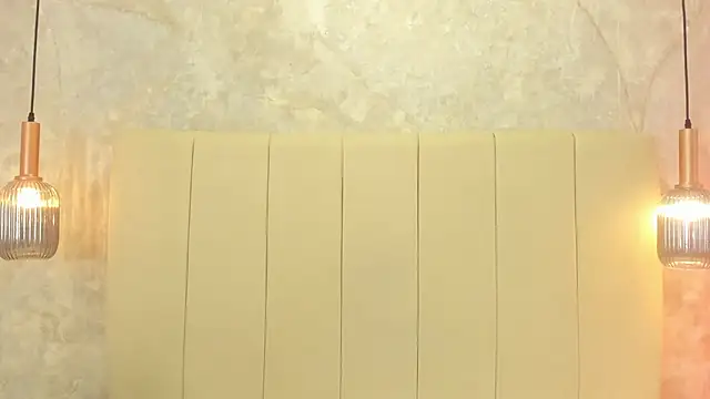 Snapshot of nayiraa_ chatting on 10-20-25, 11:43 nayiraa online show from 10-20-25, 11:43