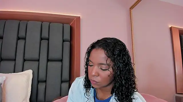 Snapshot of LisaMendez chatting on 09-10-25, 08:31 LisaMendez online show from 09-10-25, 08:31