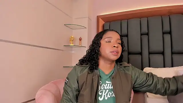 Snapshot of LisaMendez chatting on 09-24-25, 03:43 LisaMendez online show from 09-24-25, 03:43