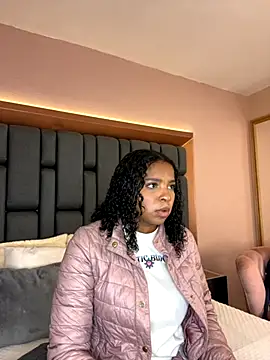 Snapshot of LisaMendez chatting on 09-26-25, 03:43 LisaMendez online show from 09-26-25, 03:43