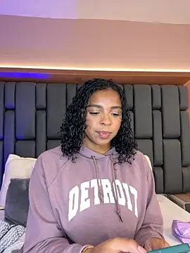 Snapshot of LisaMendez chatting on 09-26-25, 10:47 LisaMendez online show from 09-26-25, 10:47