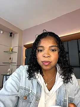 Snapshot of LisaMendez chatting on 10-02-25, 03:57 LisaMendez online show from 10-02-25, 03:57