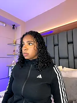 Snapshot of LisaMendez chatting on 10-03-25, 04:09 LisaMendez online show from 10-03-25, 04:09