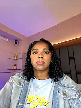 Snapshot of LisaMendez chatting on 10-04-25, 12:30 LisaMendez online show from 10-04-25, 12:30