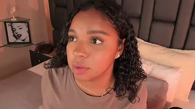 Snapshot of LisaMendez chatting on 10-07-25, 01:03 LisaMendez online show from 10-07-25, 01:03