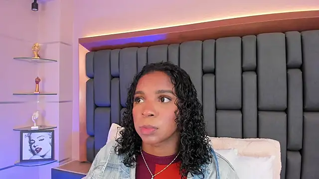 Snapshot of LisaMendez chatting on 10-09-25, 04:10 LisaMendez online show from 10-09-25, 04:10