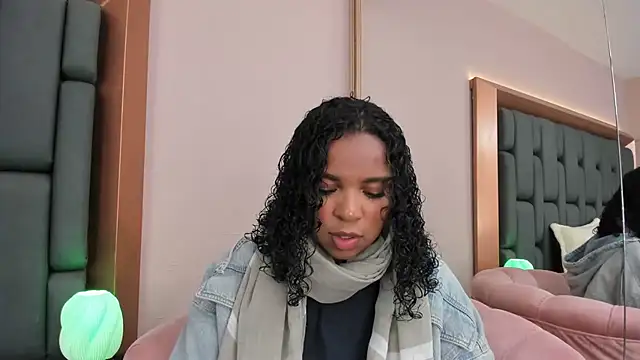 Snapshot of LisaMendez chatting on 10-14-25, 03:40 LisaMendez online show from 10-14-25, 03:40