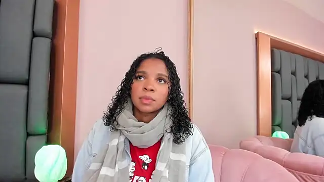 Snapshot of LisaMendez chatting on 10-15-25, 03:39 LisaMendez online show from 10-15-25, 03:39