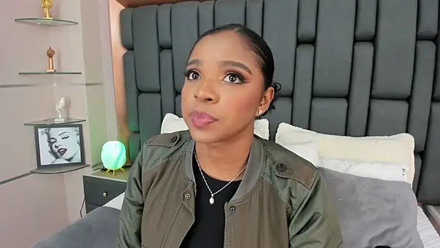 Snapshot of LisaMendez chatting on 10-16-25, 03:51 LisaMendez online show from 10-16-25, 03:51