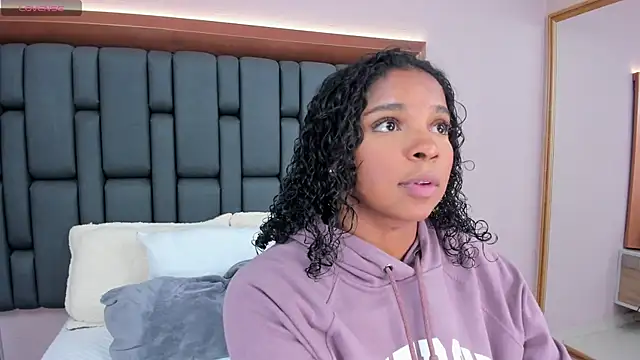 Snapshot of LisaMendez chatting on 10-18-25, 02:03 LisaMendez online show from 10-18-25, 02:03