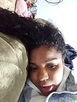 Snapshot of LisaMendez chatting on 10-19-25, 04:51 LisaMendez online show from 10-19-25, 04:51