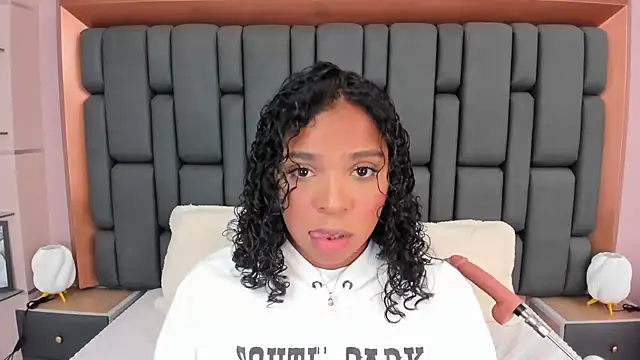 Snapshot of LisaMendez chatting on 10-21-25, 03:51 LisaMendez online show from 10-21-25, 03:51