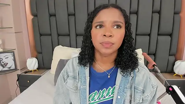 Snapshot of LisaMendez chatting on 10-24-25, 03:47 LisaMendez online show from 10-24-25, 03:47