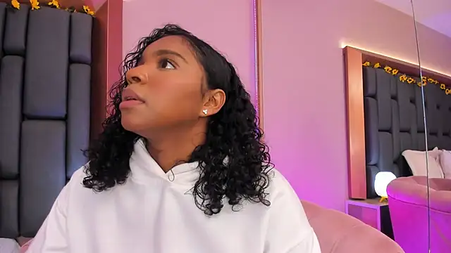 LisaMendez online show from 12-14-25, 04:07