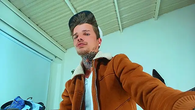 Snapshot of Gold_Loyal77 chatting on 09-09-25, 02:00 Gold Loyal77 online show from 09-09-25, 02:00