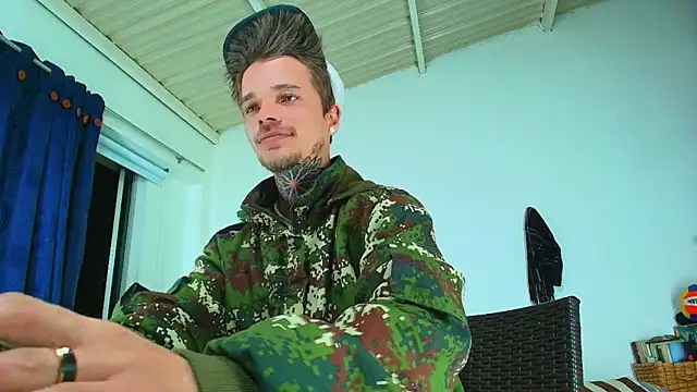 Snapshot of Gold_Loyal77 chatting on 09-21-25, 08:27 Gold Loyal77 online show from 09-21-25, 08:27