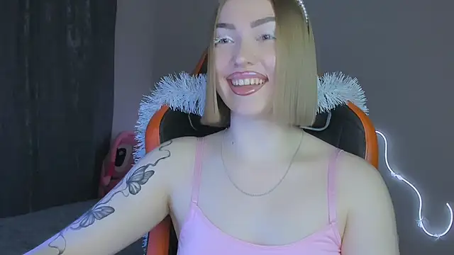 LaraKrein lk online show from 12-19-25, 03:41