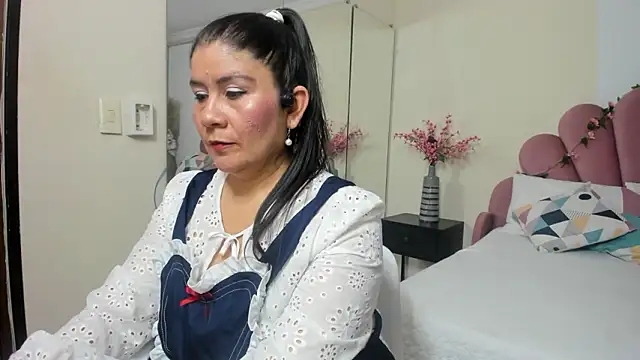 kiraGeiner online show from 02-26-26, 06:51