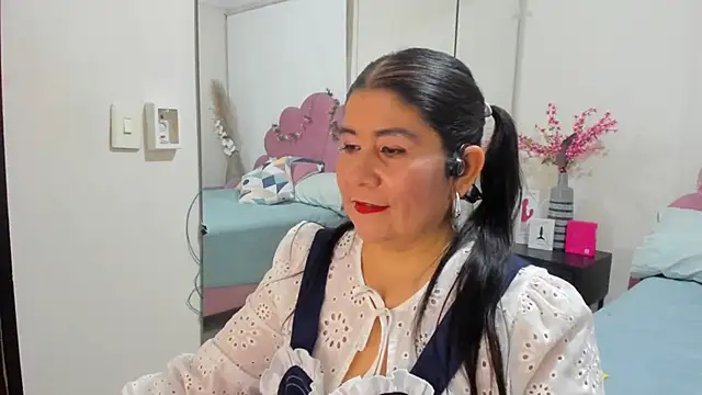 kiraGeiner online show from 03-23-26, 09:30