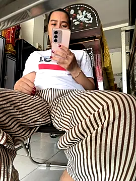 sharon-Hanna online show from 10-14-25, 02:01