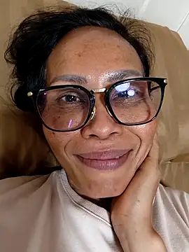 Mama Eva 1 online show from 11-04-25, 03:38