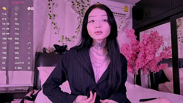 Snapshot of Lein_Bone chatting on 10-22-25, 01:06 Lein Bone online show from 10-22-25, 01:06