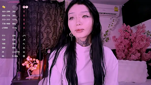 Snapshot of Lein_Bone chatting on 11-14-25, 12:20 Lein Bone online show from 11-14-25, 12:20