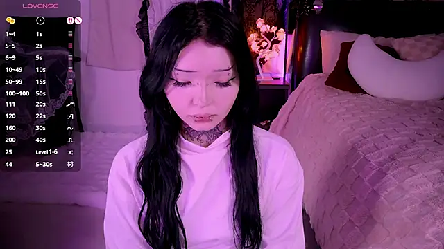 Snapshot of Lein_Bone chatting on 11-17-25, 12:27 Lein Bone online show from 11-17-25, 12:27