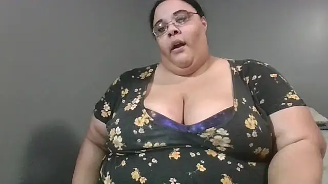 Snapshot of SexyBBW10790 chatting on 04-29-26, 02:04 SexyBBW10790 online show from 04-29-26, 02:04