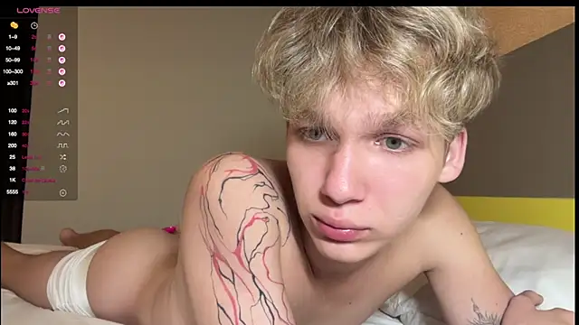 Snapshot of walter_cute chatting on 04-12-26, 06:13 walter cute online show from 04-12-26, 06:13