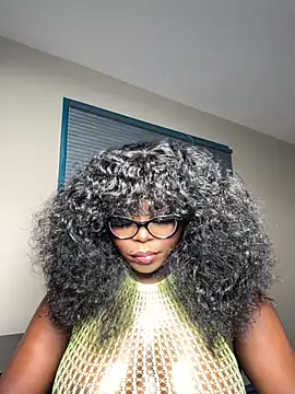 WomanNextdoor1 online show from 09-23-25, 11:13