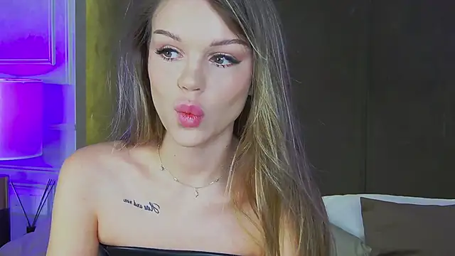 MarilynNova online show from 11-15-25, 04:21