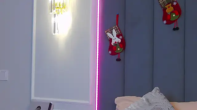 MarilynNova online show from 12-23-25, 05:38