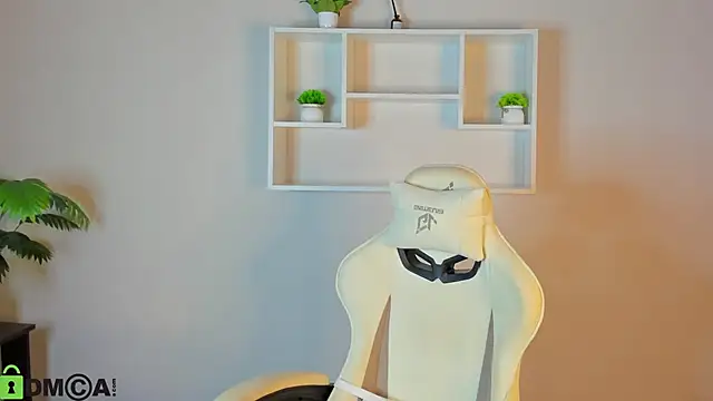 Allice Cox online show from 10-21-25, 01:17